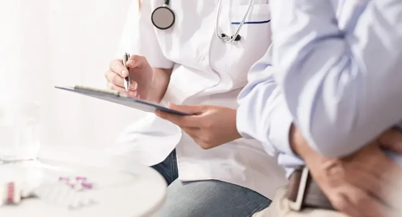 MSguiden.dk Sygeplejerske med patient